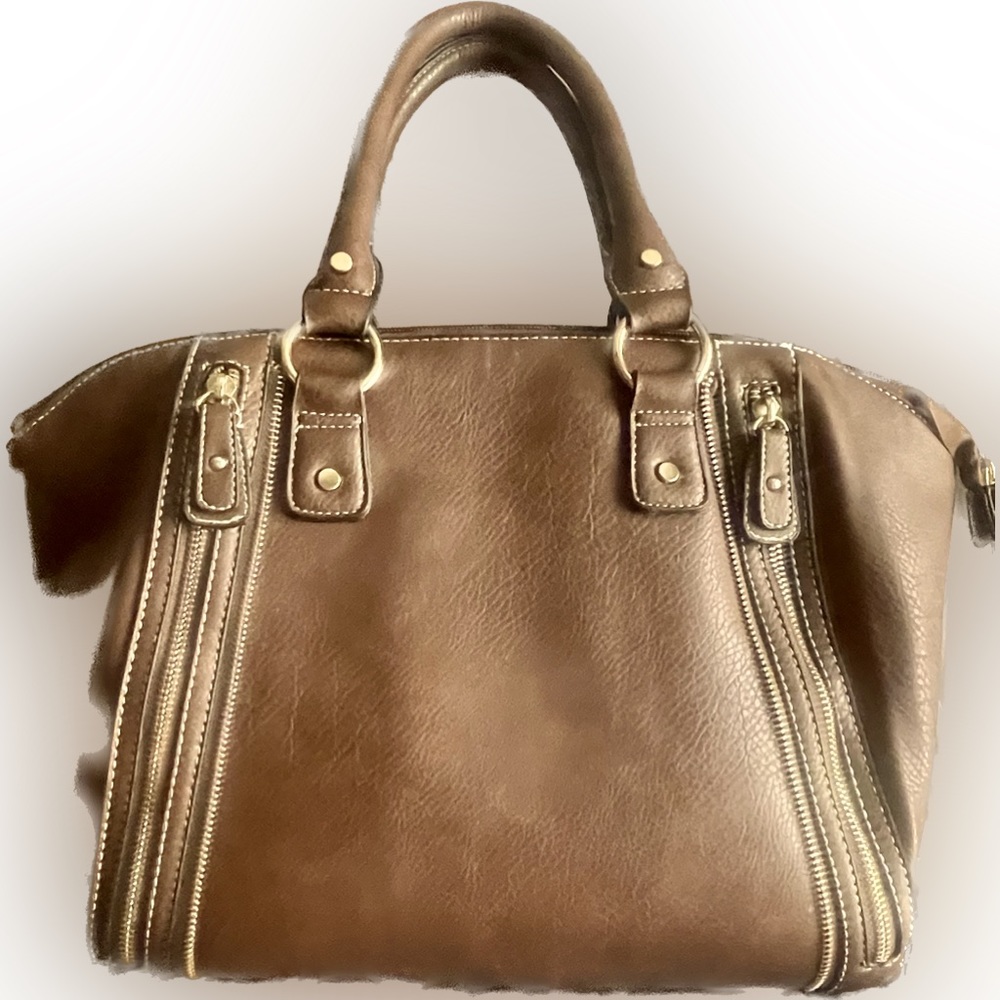 Coco + Carmen Brown shoulder bag w/2 faux zippers on the front. Soft leather.